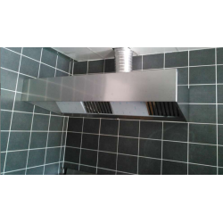 Hotte inox biseauté HA10 de Saftair pour les cuisines de restaurant et industrielle.