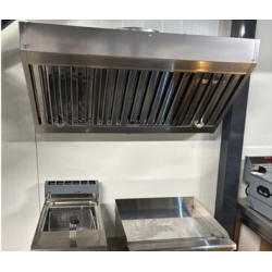 Petite hotte professionnelle inox pour les activités de foodtruck, conteners et autres locales à plafond bas.
